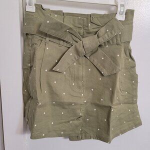 New without tag - MINE khaki mini shorts with bow belt (medium